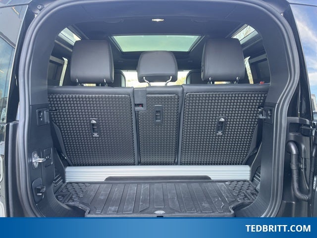 2024 Land Rover Defender 90 V8 P525 4WD | Extended Black Exterior Pkg