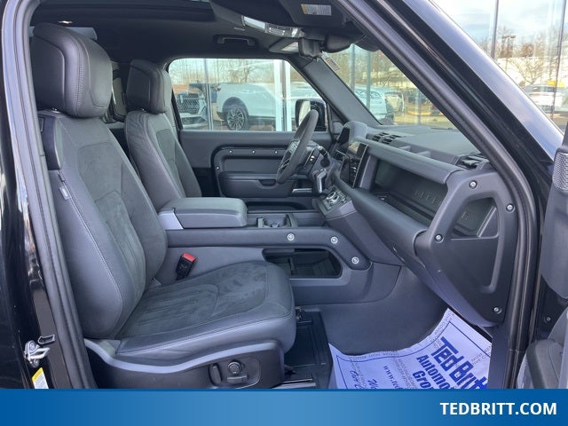 2024 Land Rover Defender 90 V8 P525 4WD | Extended Black Exterior Pkg