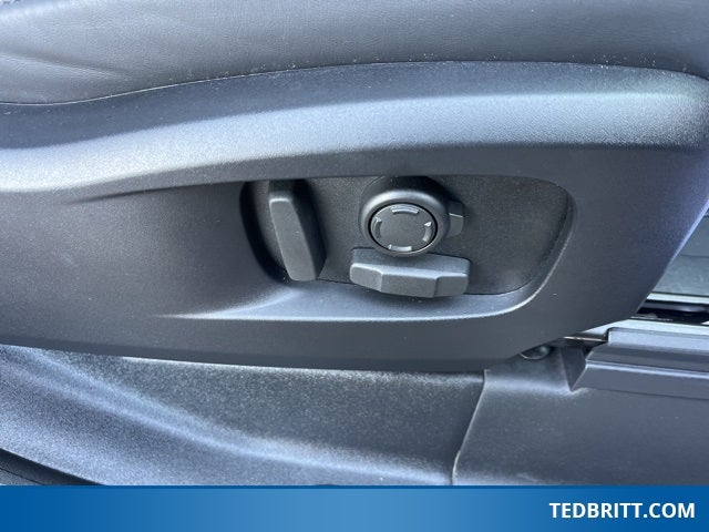 2024 Land Rover Defender 90 V8 P525 4WD | Extended Black Exterior Pkg