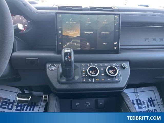 2024 Land Rover Defender 90 V8 P525 4WD | Extended Black Exterior Pkg