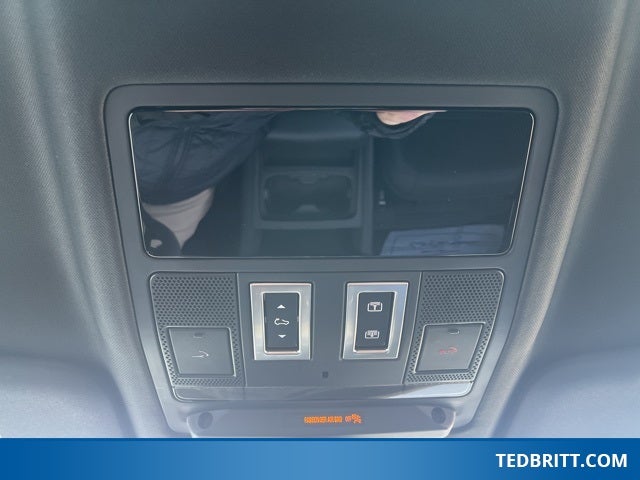 2024 Land Rover Defender 90 V8 P525 4WD | Extended Black Exterior Pkg