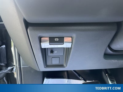 2024 Land Rover Defender 90 V8 P525 4WD | Extended Black Exterior Pkg