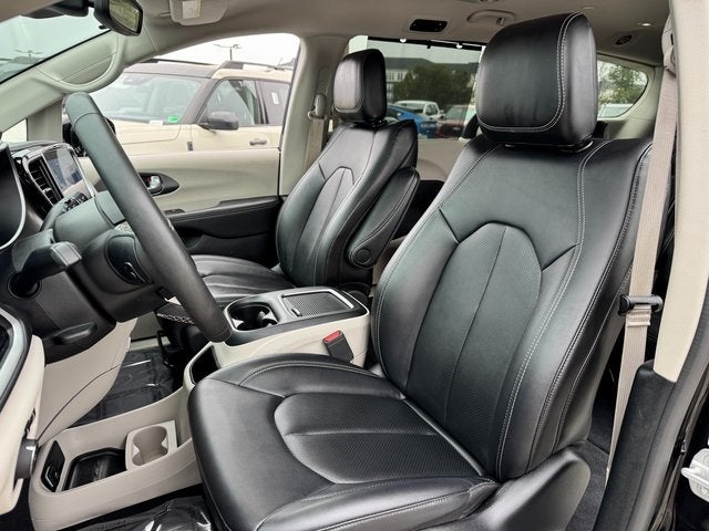 2024 Chrysler Pacifica Touring L | Apple CarPlay | Rear View Camera