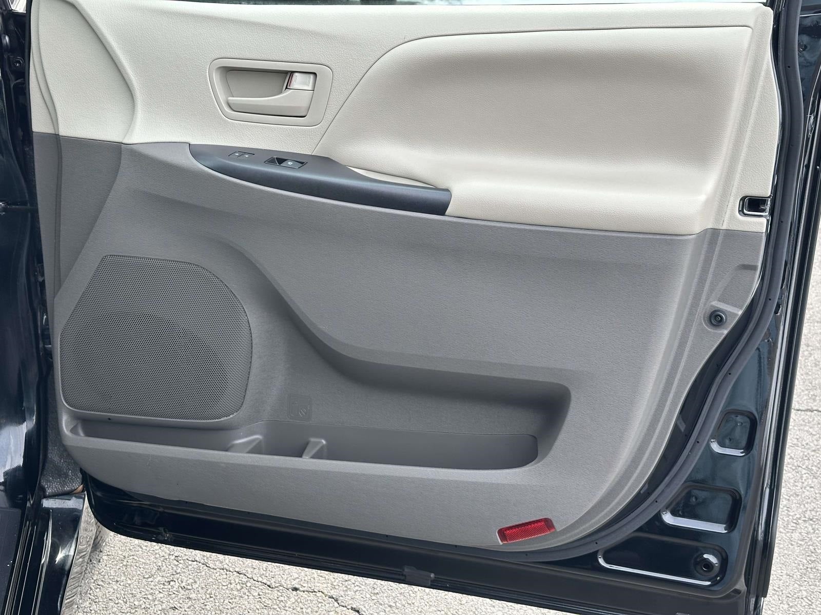 2020 Toyota Sienna L 7 Passenger