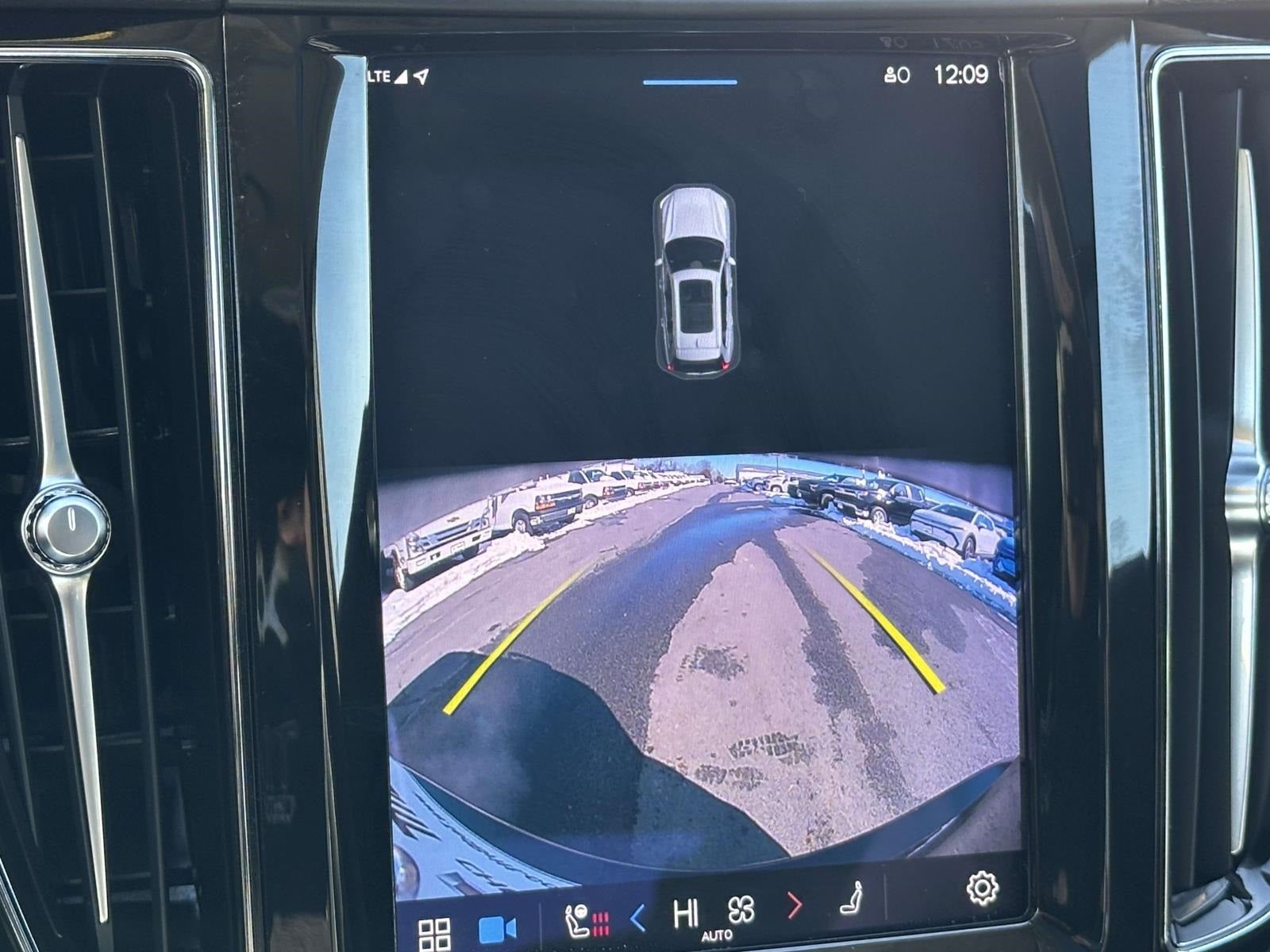 2022 Volvo XC60 B5 Momentum