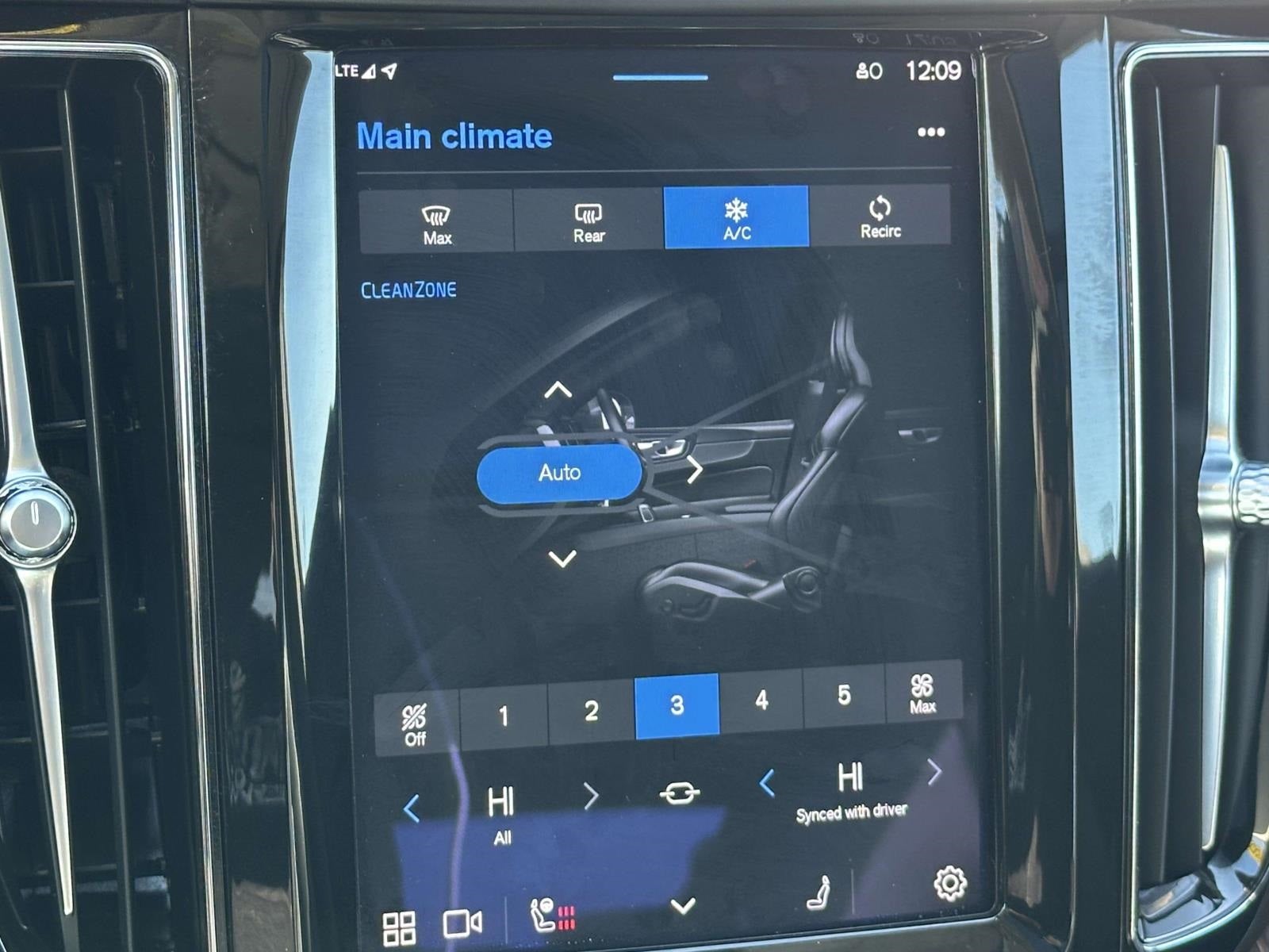 2022 Volvo XC60 B5 Momentum