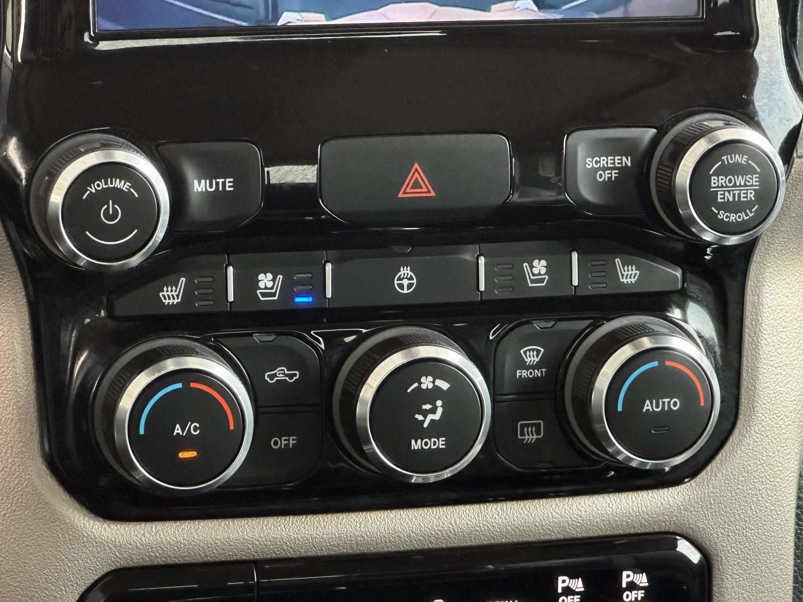 2019 RAM 1500 Laramie Crew Cab 4x4 5'7" Box