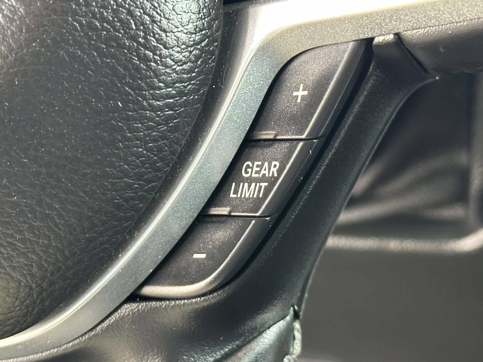 2019 RAM 1500 Laramie Crew Cab 4x4 5'7" Box