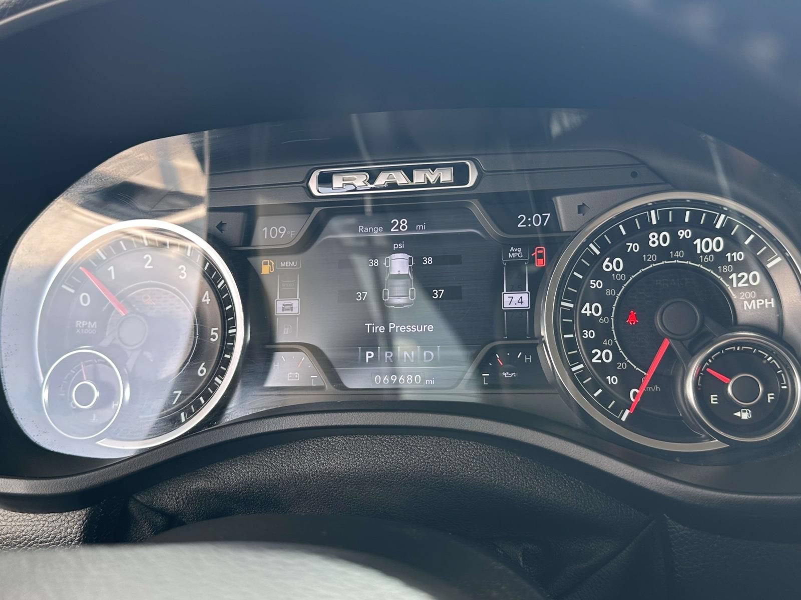 2019 RAM 1500 Laramie Crew Cab 4x4 5'7" Box