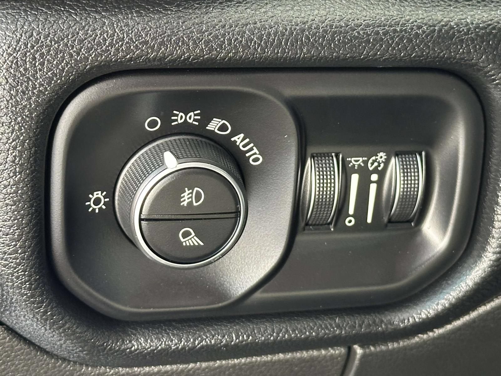 2019 RAM 1500 Laramie Crew Cab 4x4 5'7" Box