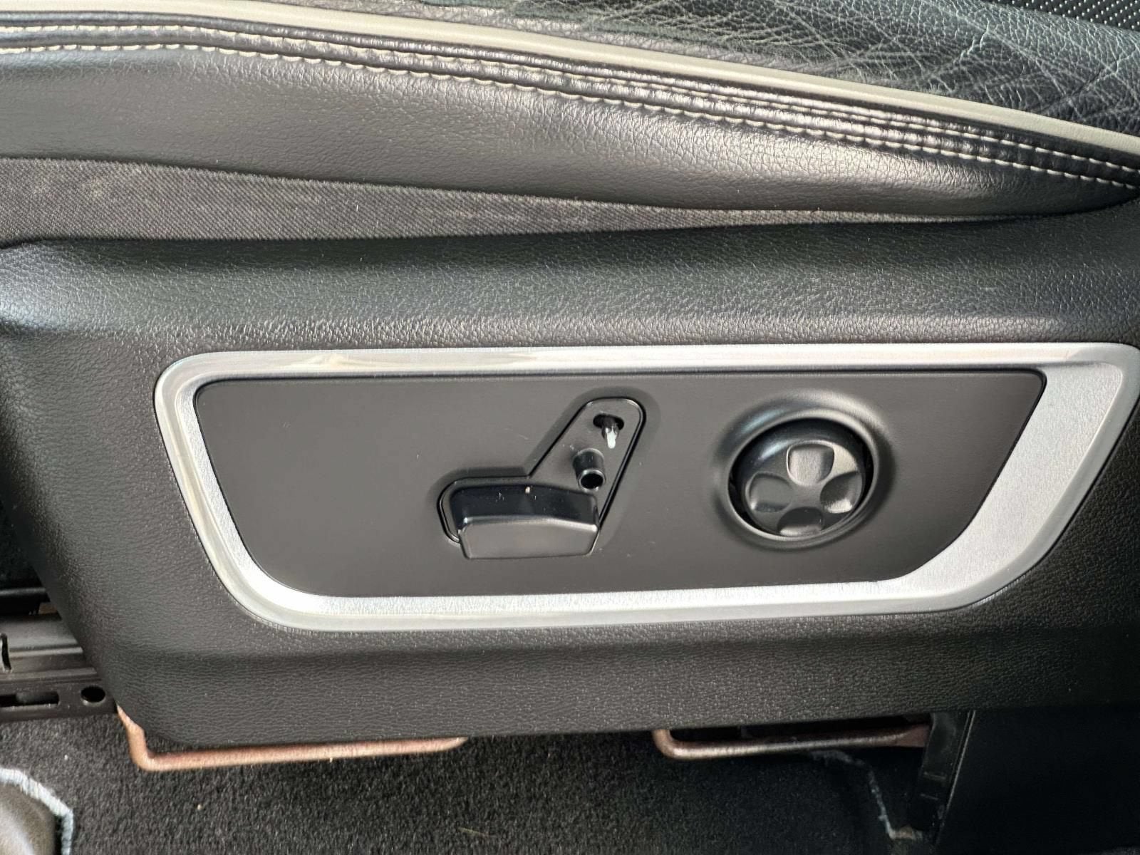 2019 RAM 1500 Laramie Crew Cab 4x4 5'7" Box