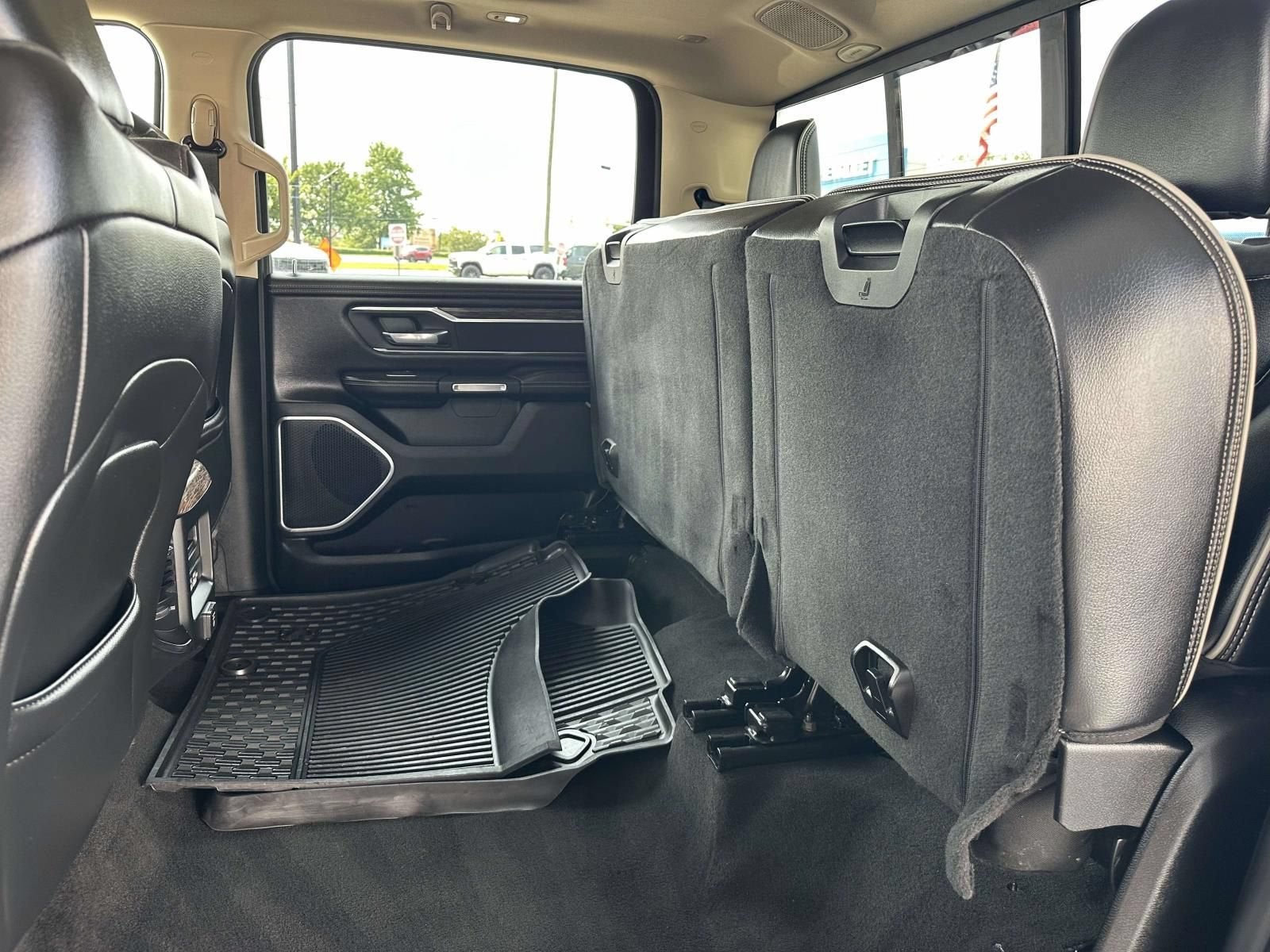 2019 RAM 1500 Laramie Crew Cab 4x4 5'7" Box