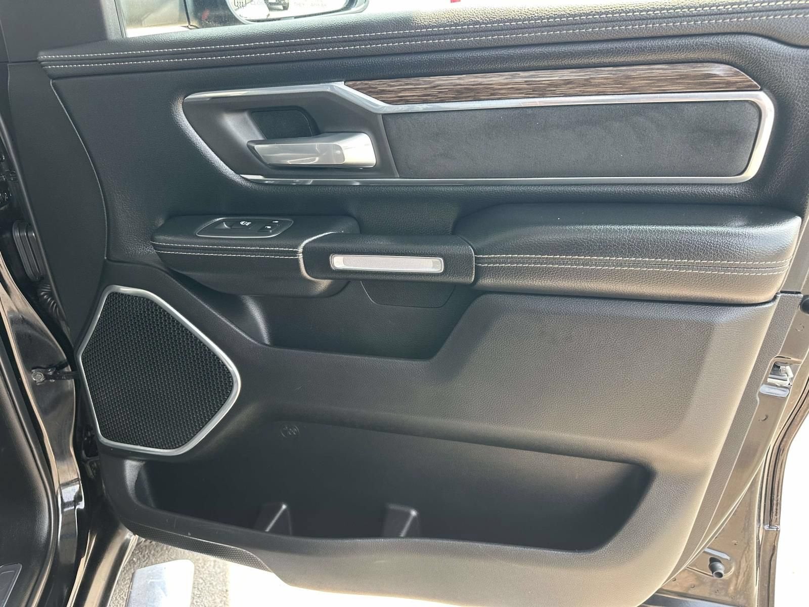 2019 RAM 1500 Laramie Crew Cab 4x4 5'7" Box