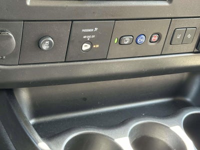 2025 Chevrolet Express Passenger 1LT