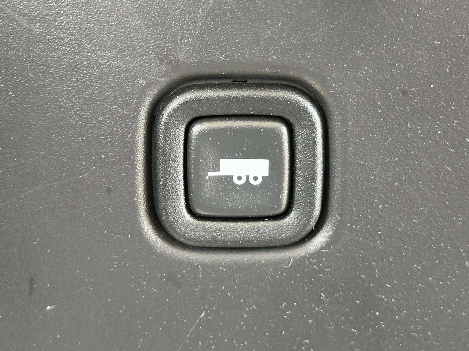 2025 Chevrolet Express Passenger 1LT