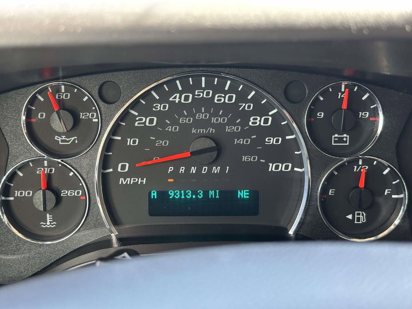 2025 Chevrolet Express Passenger 1LT