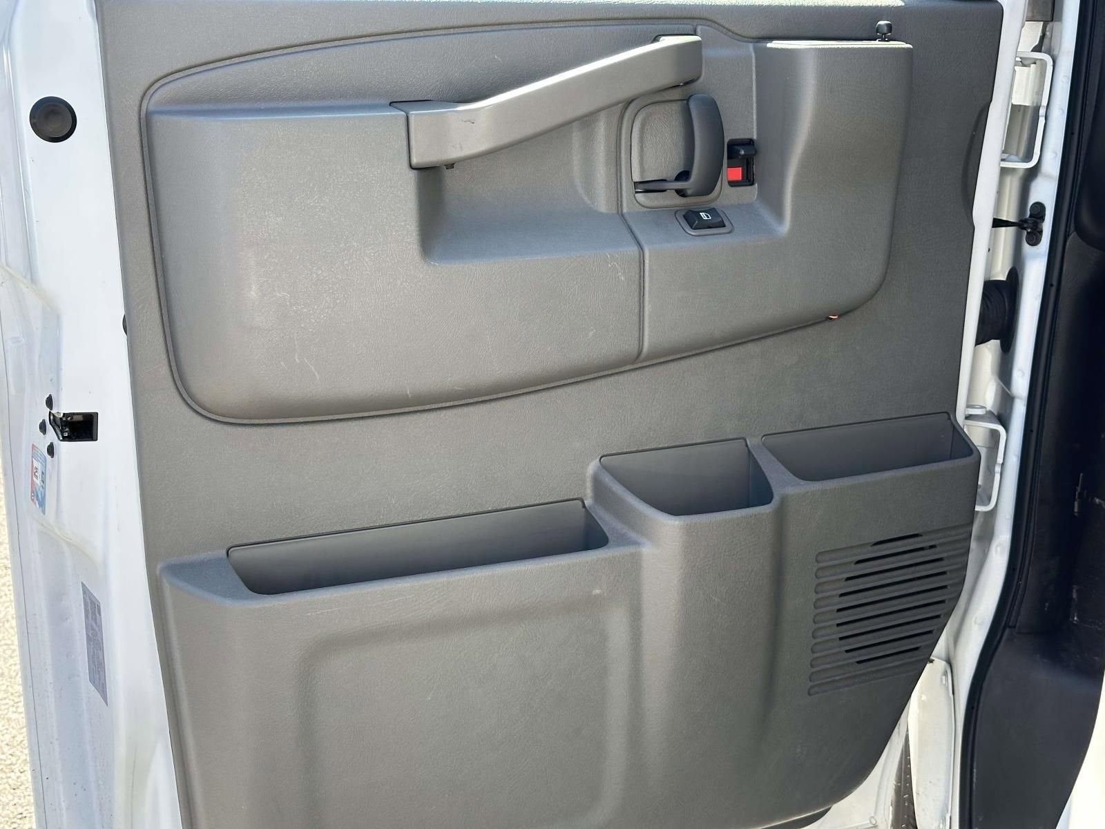 2025 Chevrolet Express Passenger 1LT