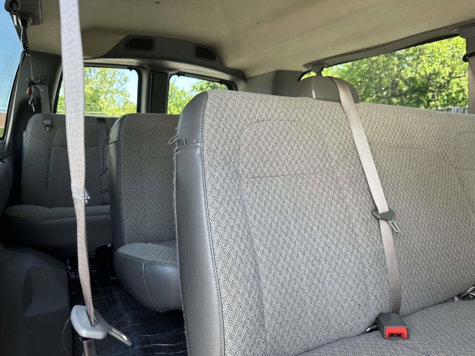 2025 Chevrolet Express Passenger 1LT