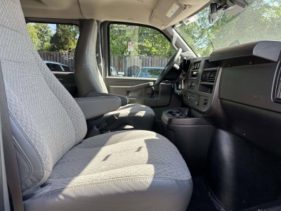 2025 Chevrolet Express Passenger 1LT