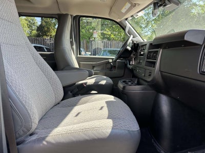 2025 Chevrolet Express Passenger 1LT