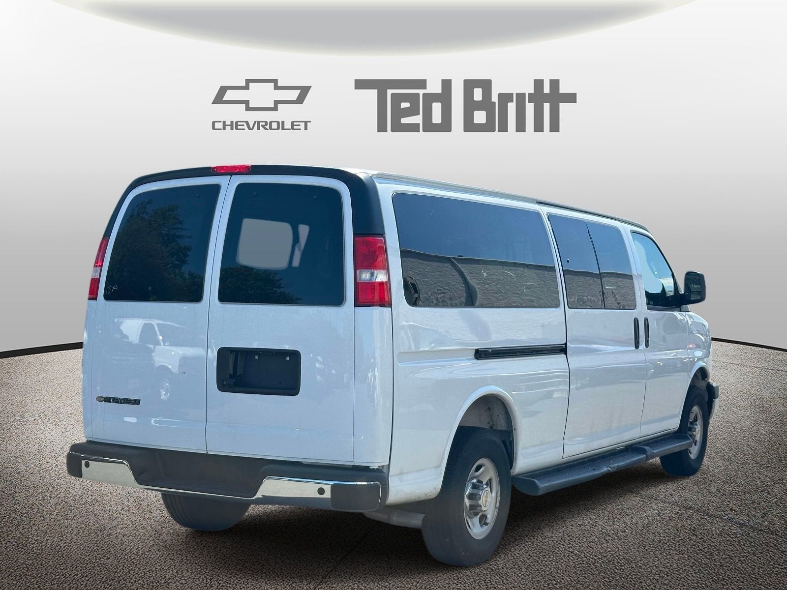 2025 Chevrolet Express Passenger 1LT