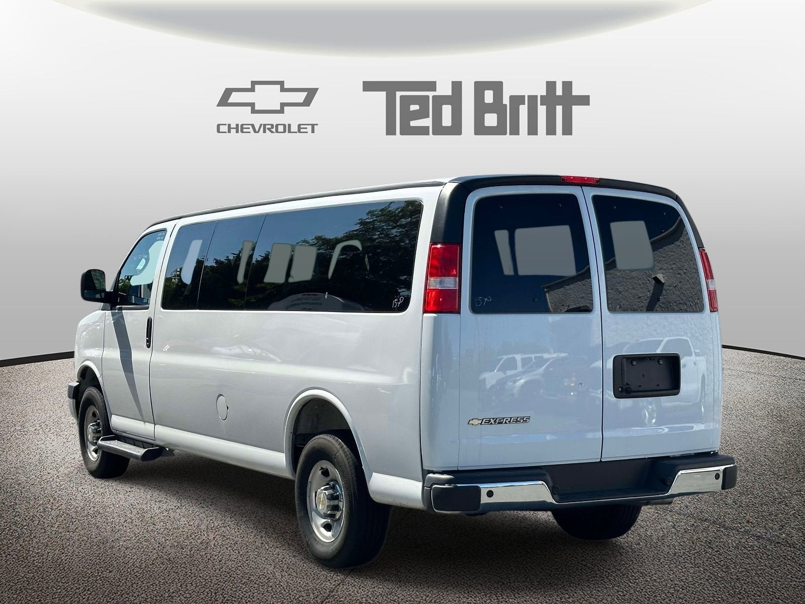 2025 Chevrolet Express Passenger 1LT