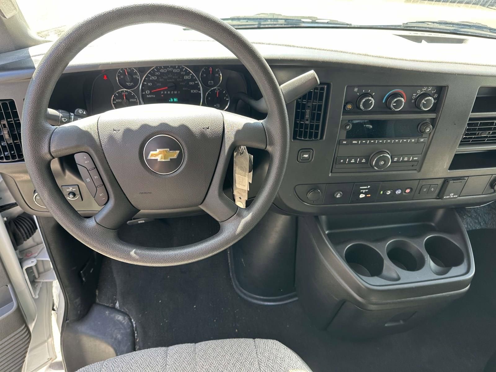 2025 Chevrolet Express Passenger 1LT