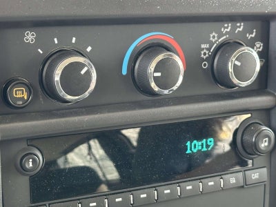 2025 Chevrolet Express Passenger 1LT