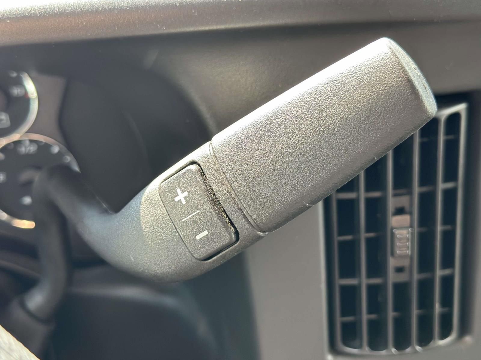 2025 Chevrolet Express Passenger 1LT