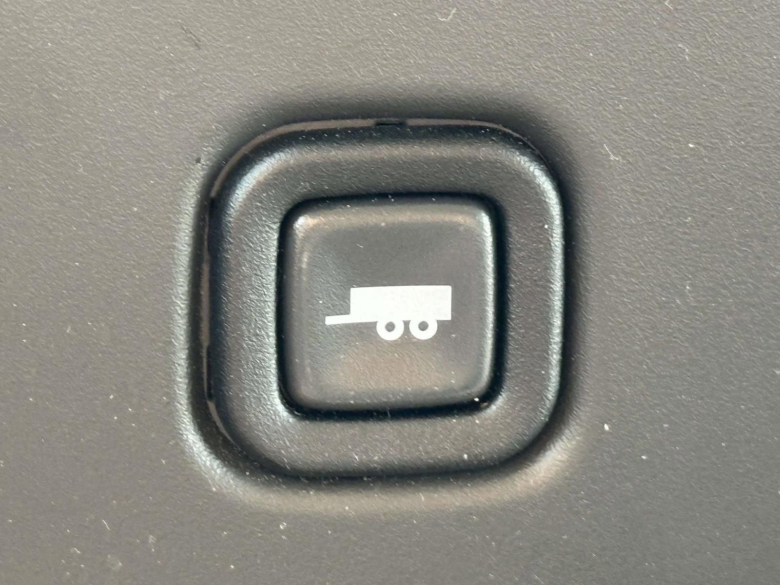 2025 Chevrolet Express Passenger 1LT