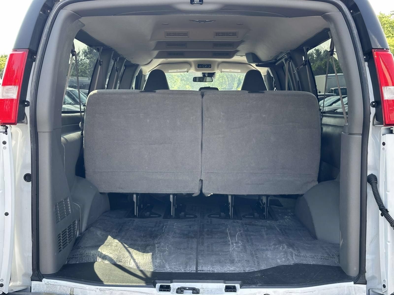 2025 Chevrolet Express Passenger 1LT