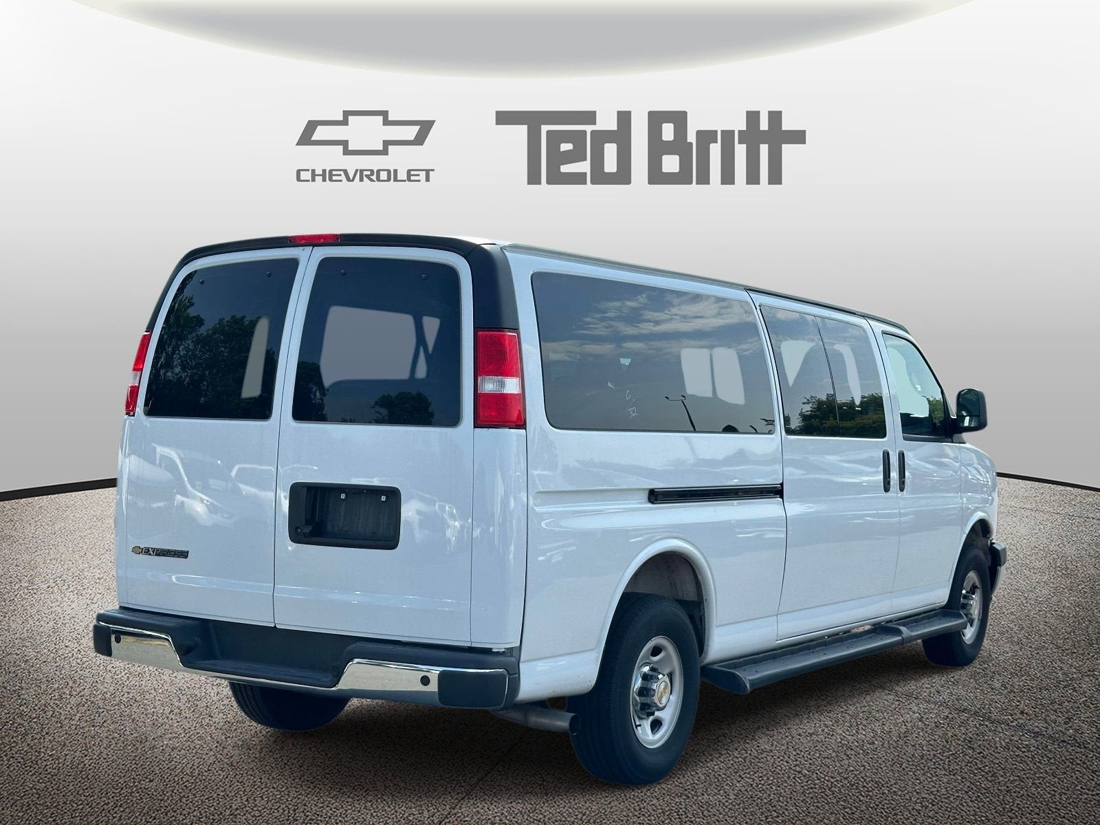 2025 Chevrolet Express Passenger 1LT