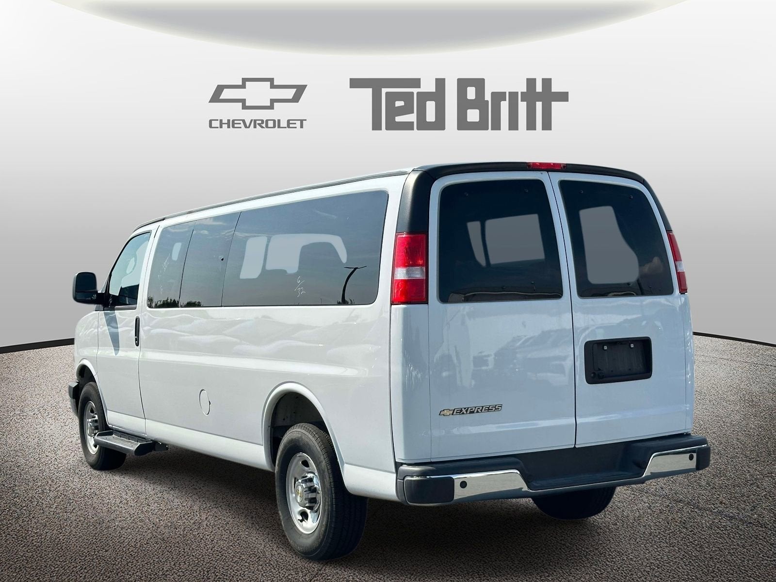2025 Chevrolet Express Passenger 1LT