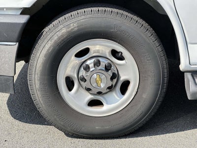 2025 Chevrolet Express Passenger 1LT