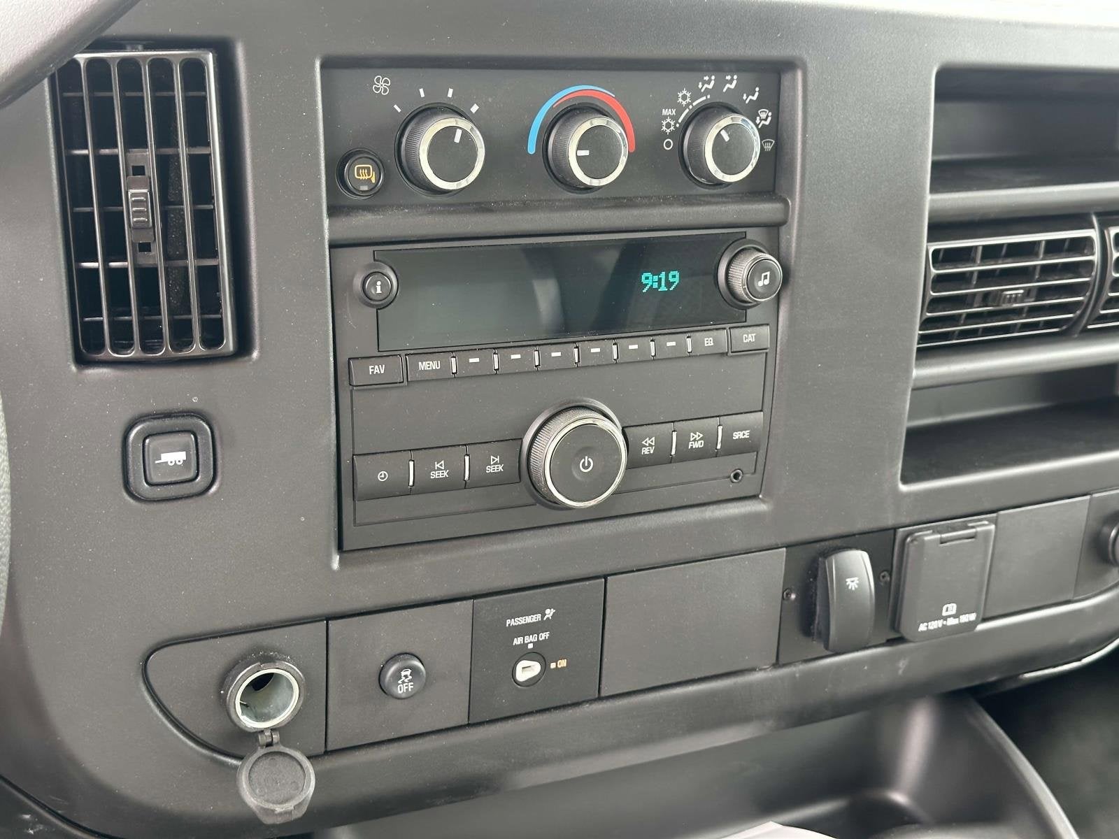 2025 Chevrolet Express Cutaway 3500 1WT