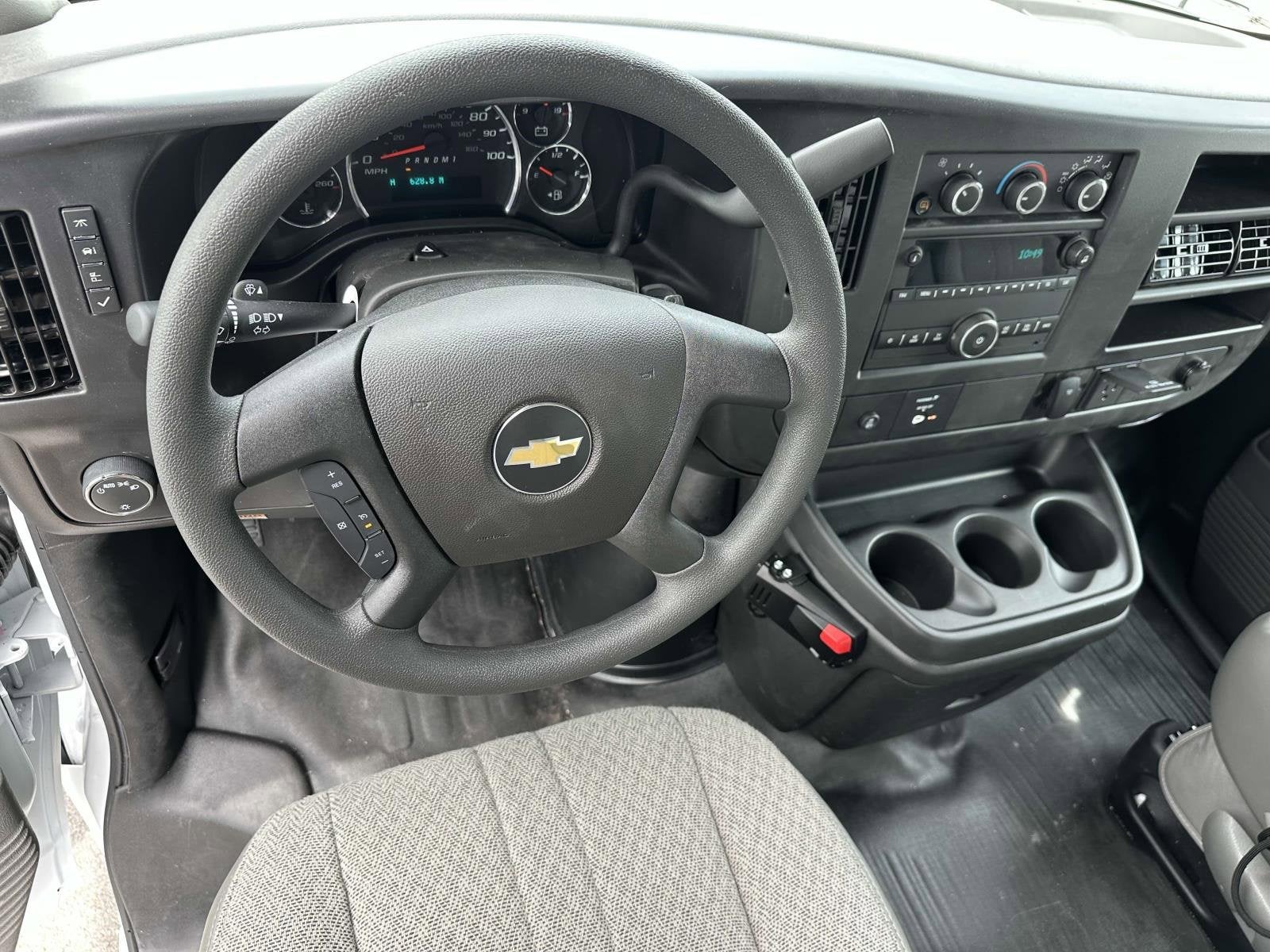 2025 Chevrolet Express Cutaway 3500 1WT