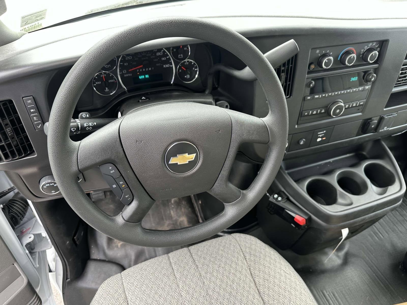 2025 Chevrolet Express Cutaway 3500 1WT