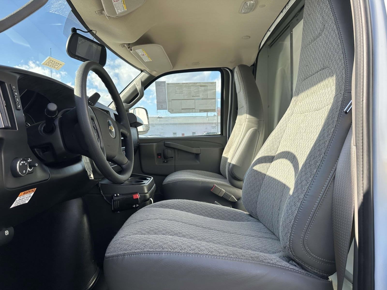 2025 Chevrolet Express Cutaway 3500 1WT