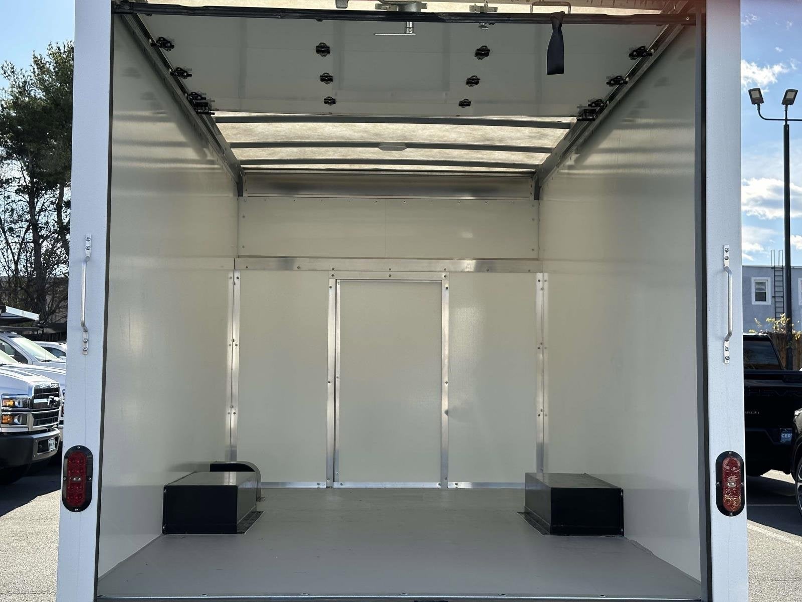 2025 Chevrolet Express Cutaway 3500 1WT