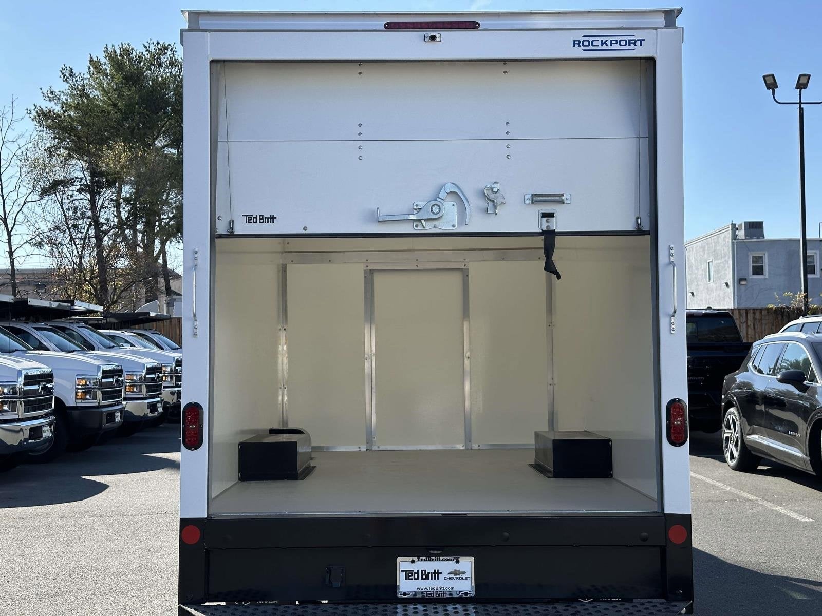 2025 Chevrolet Express Cutaway 3500 1WT