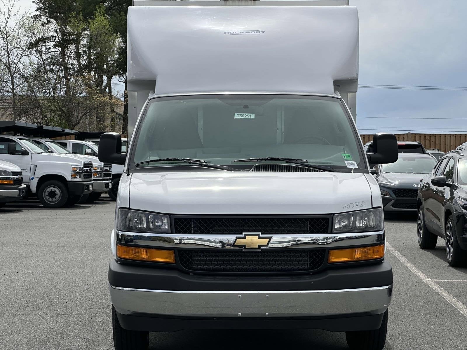 2025 Chevrolet Express Cutaway 3500 1WT