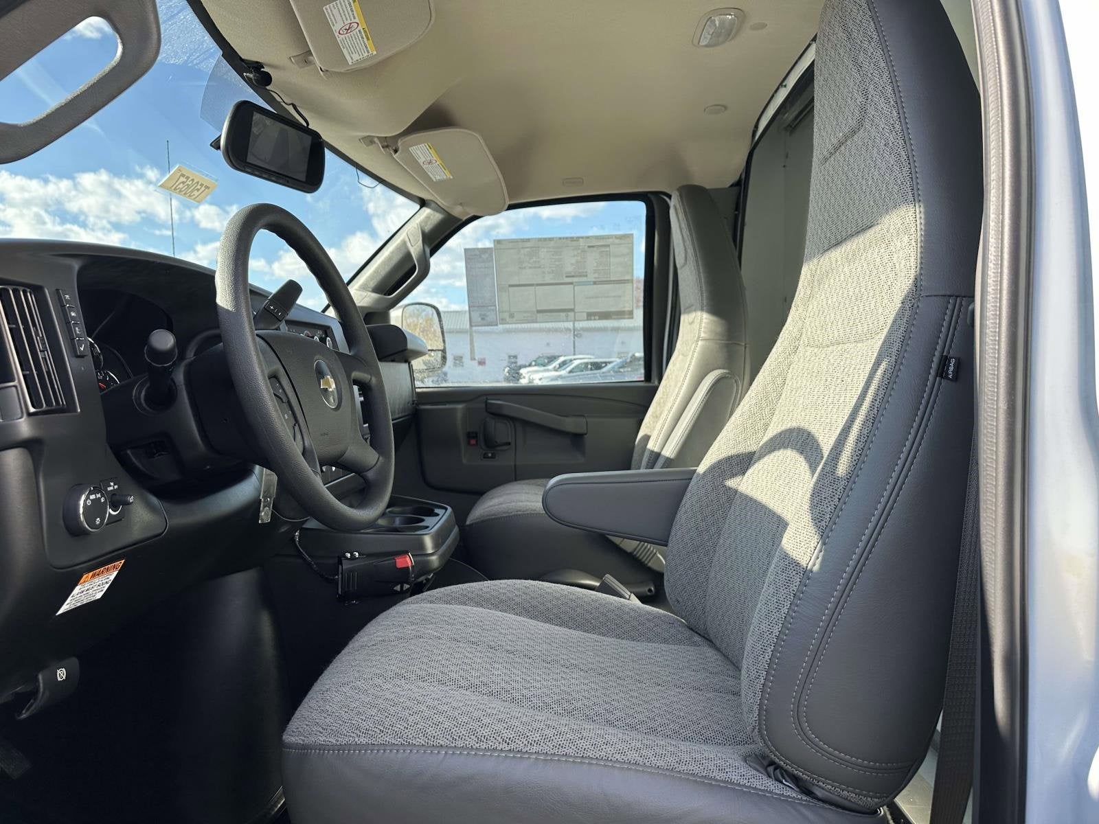 2025 Chevrolet Express Cutaway 3500 1WT