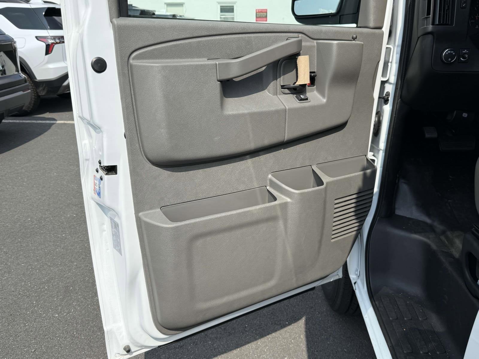 2025 Chevrolet Express Cargo 2500 WT