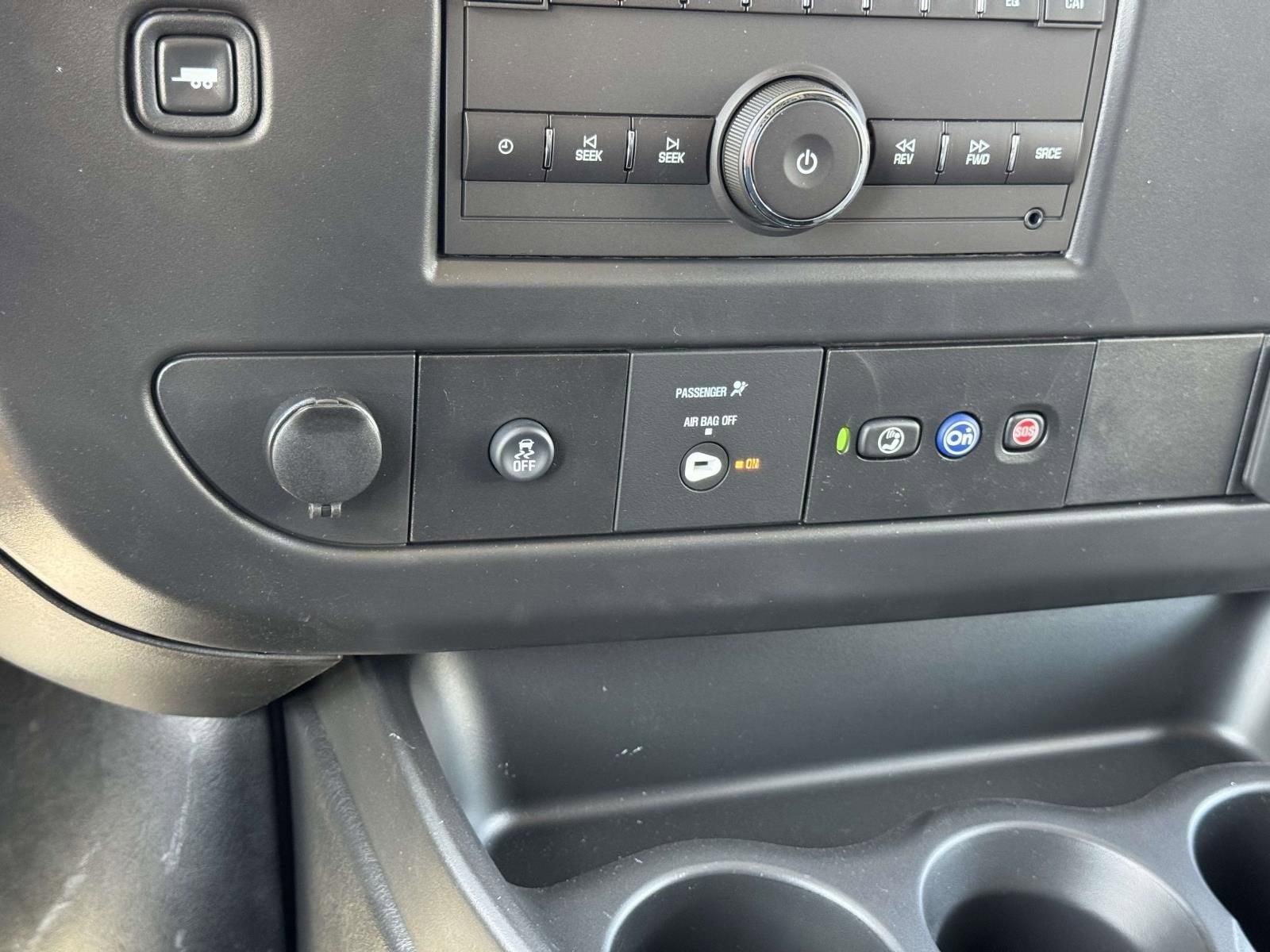 2025 Chevrolet Express Cargo WT