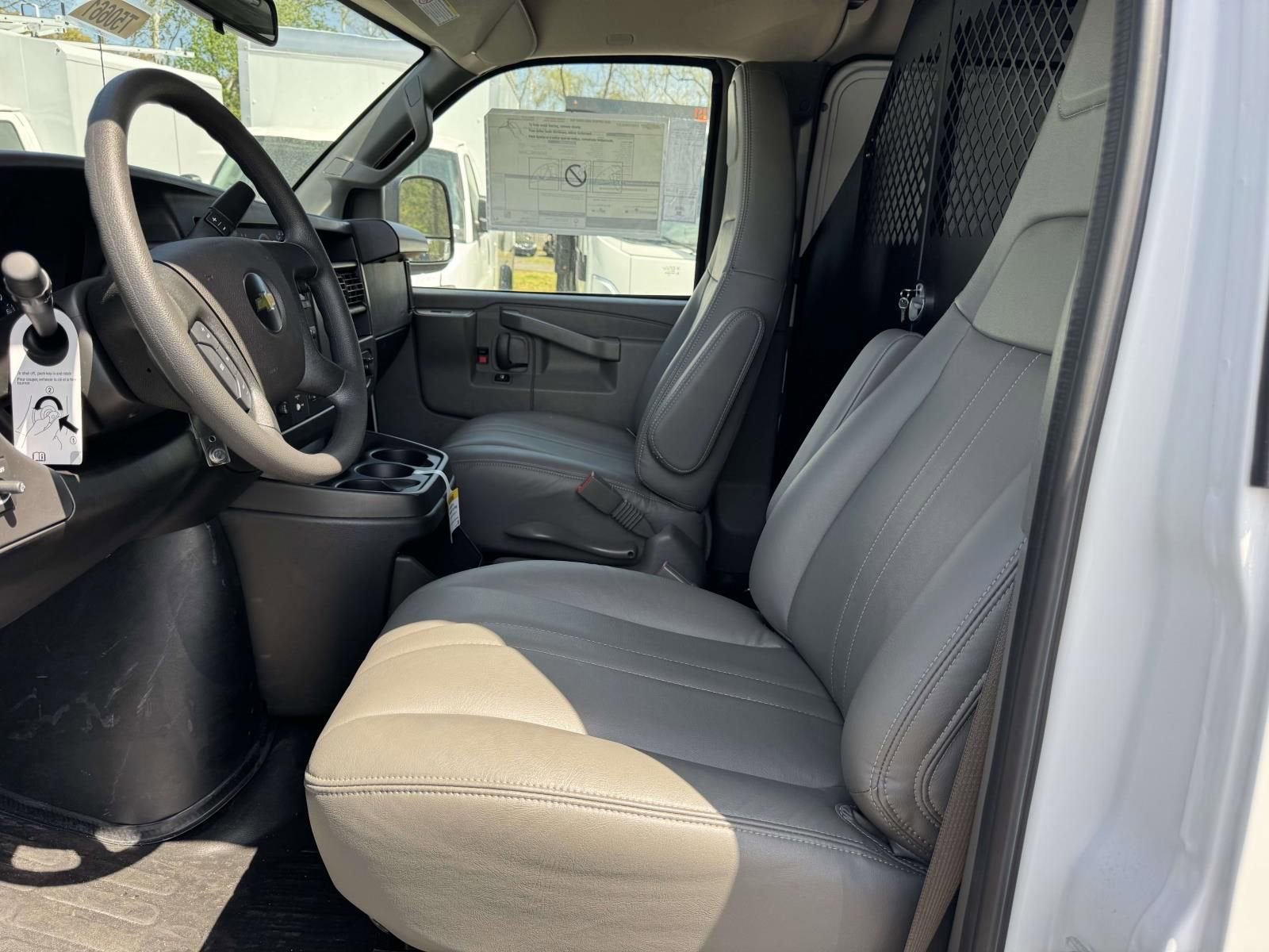 2025 Chevrolet Express Cargo WT