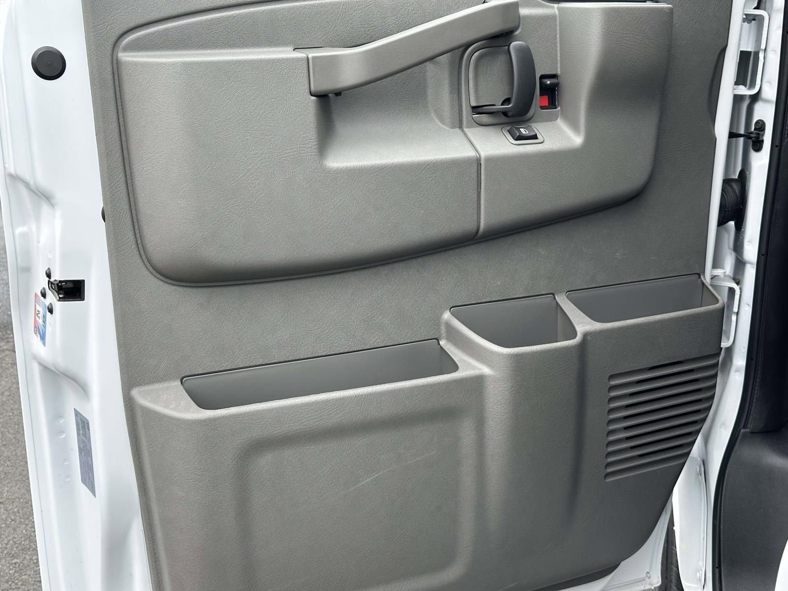 2025 Chevrolet Express Cargo WT