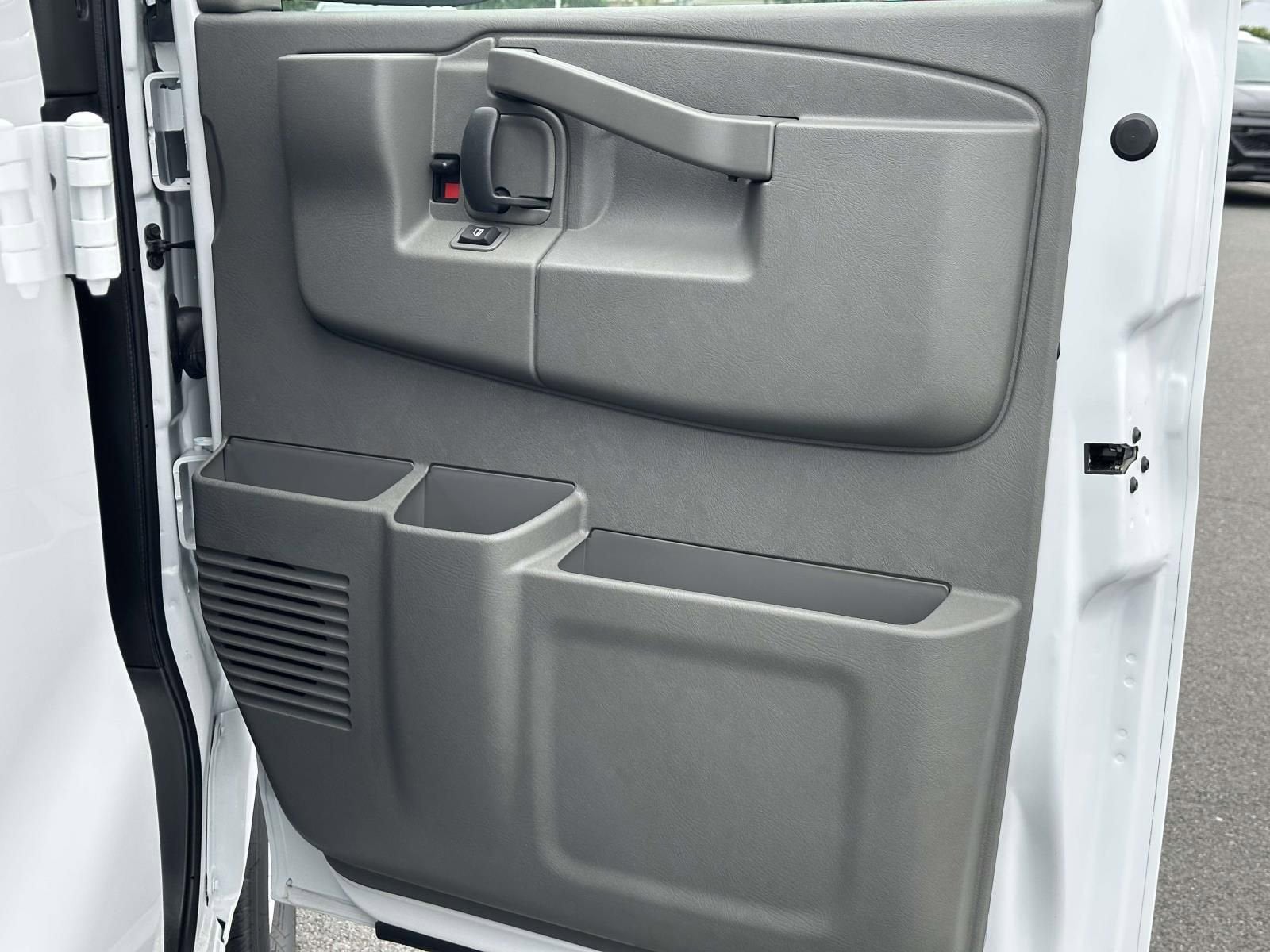 2025 Chevrolet Express Cargo WT