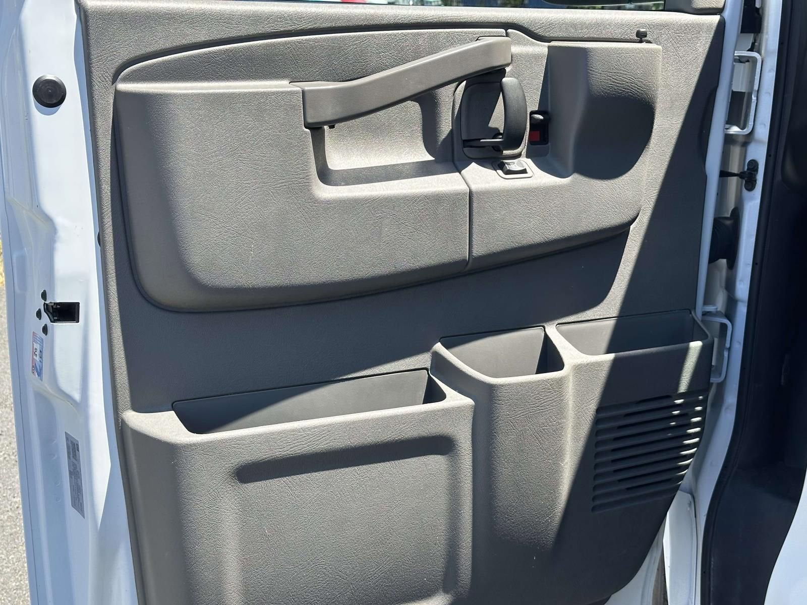 2025 Chevrolet Express Cargo WT