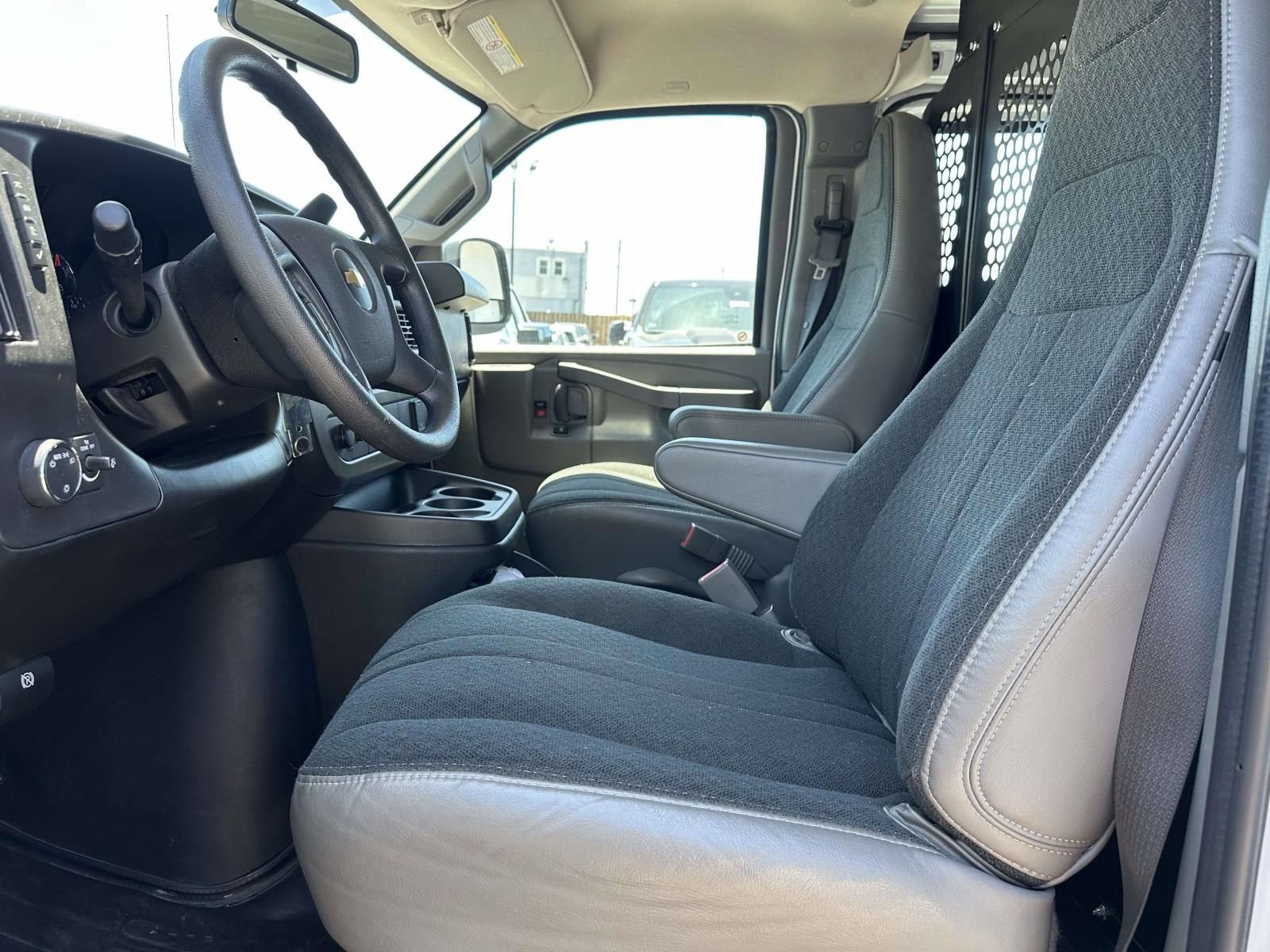 2025 Chevrolet Express Cargo WT