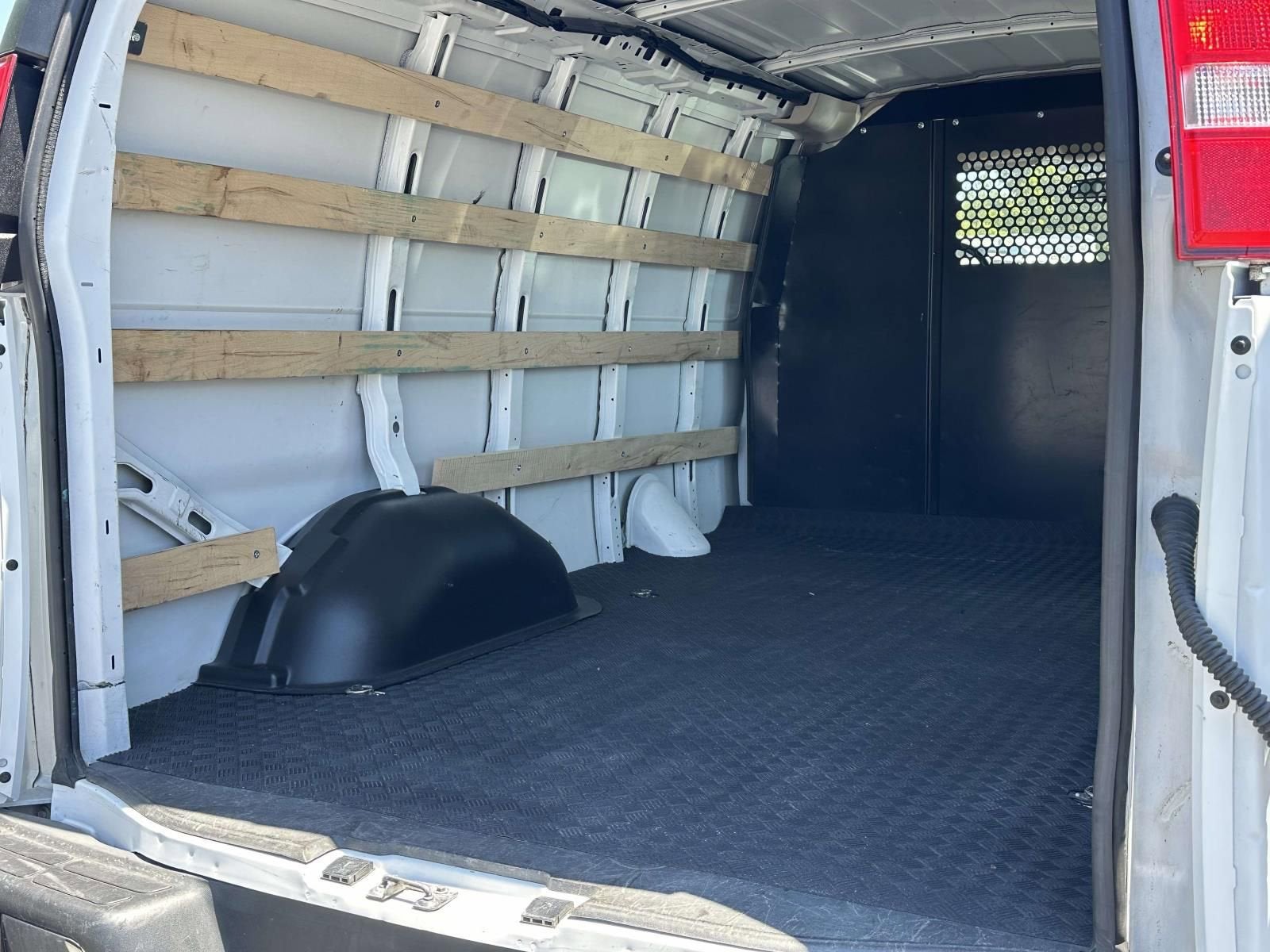 2025 Chevrolet Express Cargo WT